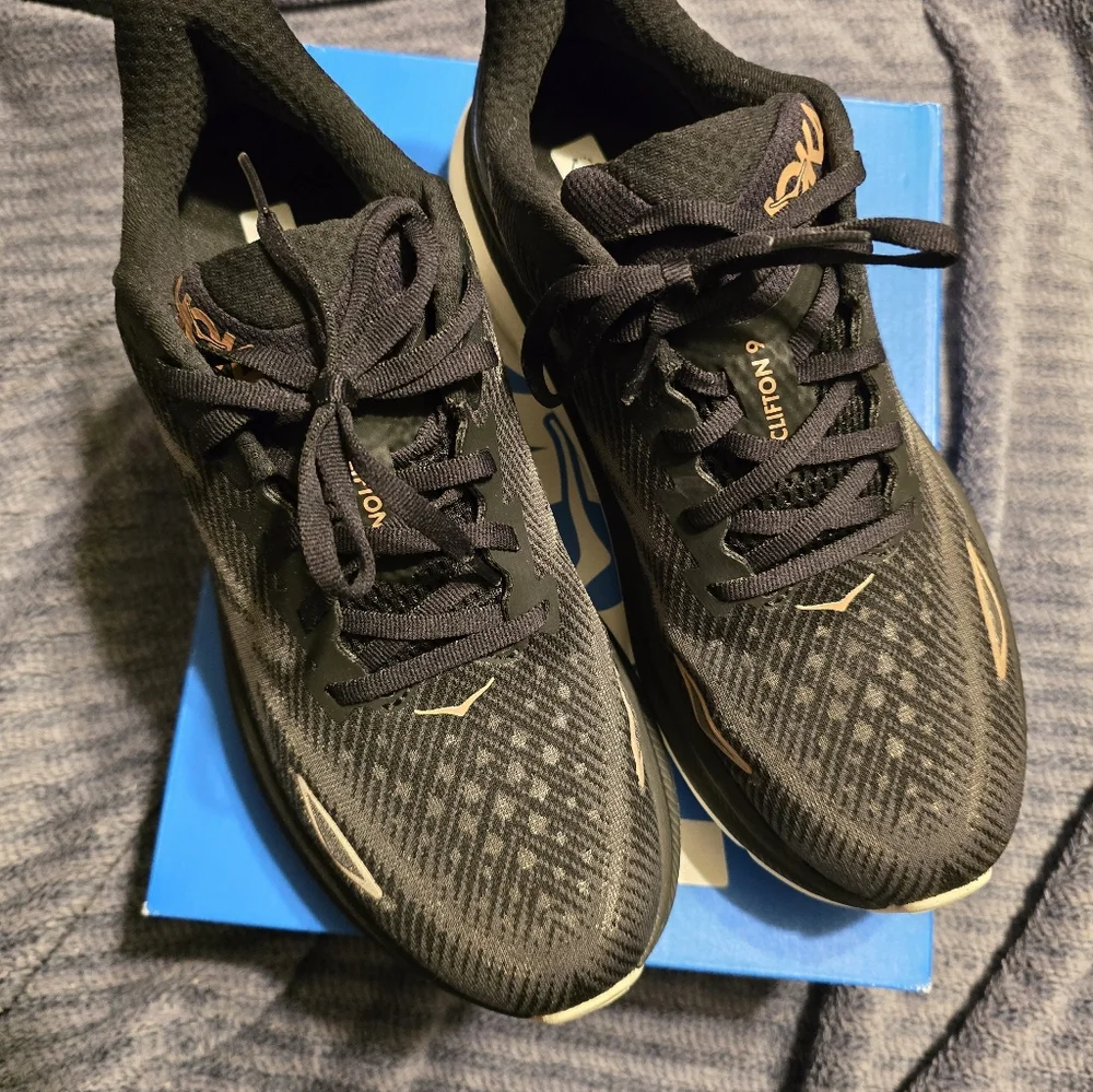 HOKA Clifton 9 Women’s Running Shoes Black/Rose Gold - Picture 3 of 5